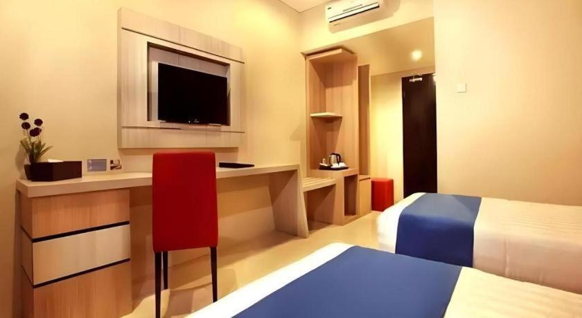 Asoka Luxury Hotel Bandar Lampung Exterior photo