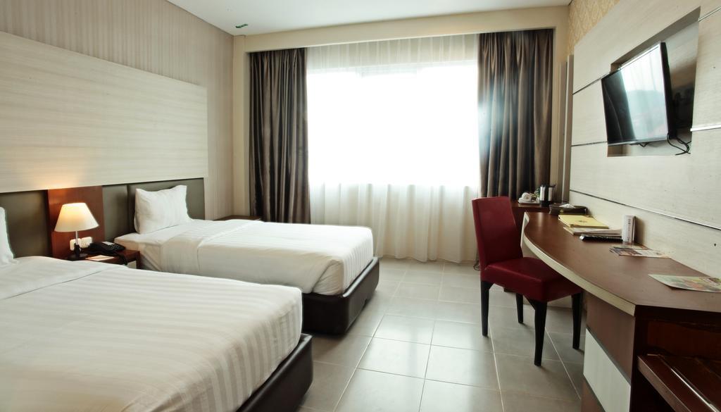 Asoka Luxury Hotel Bandar Lampung Exterior photo