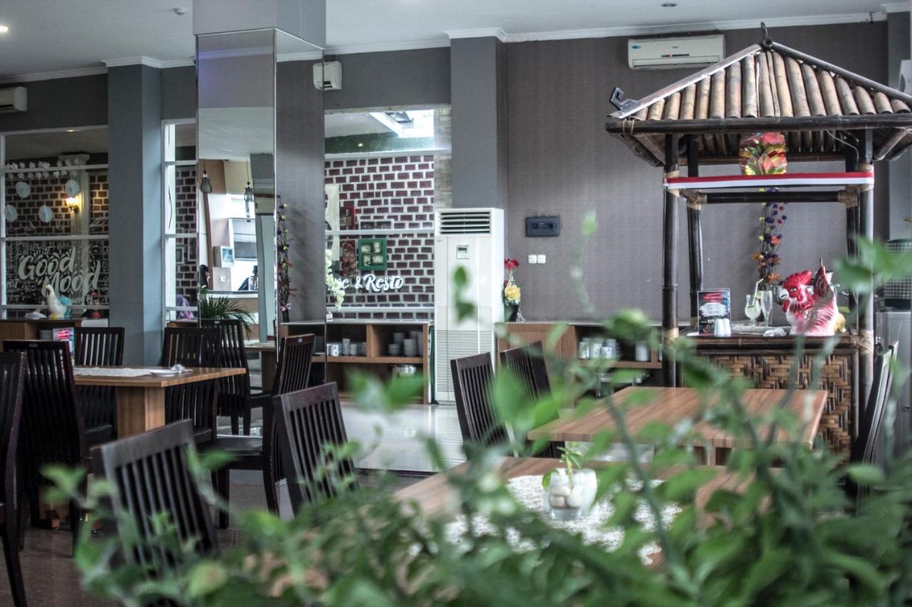 Asoka Luxury Hotel Bandar Lampung Exterior photo