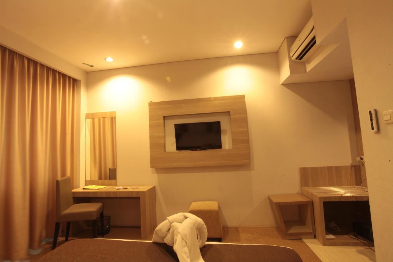 Asoka Luxury Hotel Bandar Lampung Exterior photo